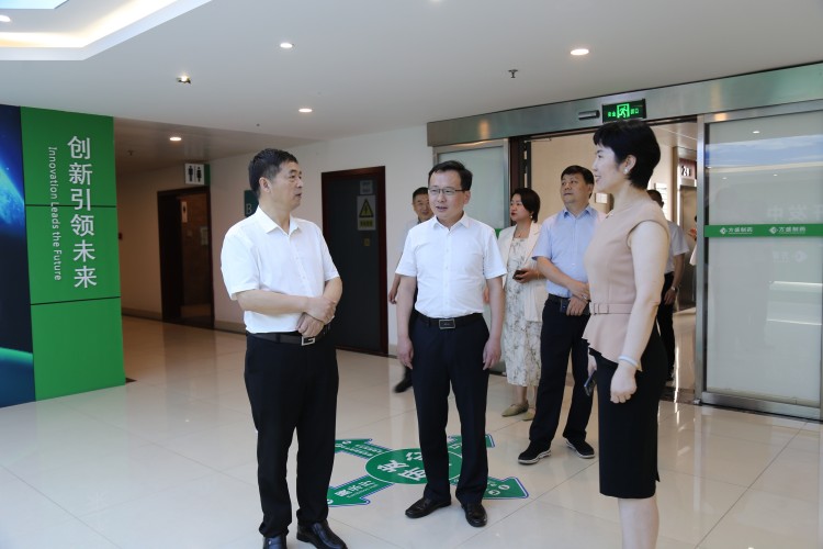 常德市汉寿县县委副书记王时雨一行莅临龙八国际制药考察调研_龙八国际